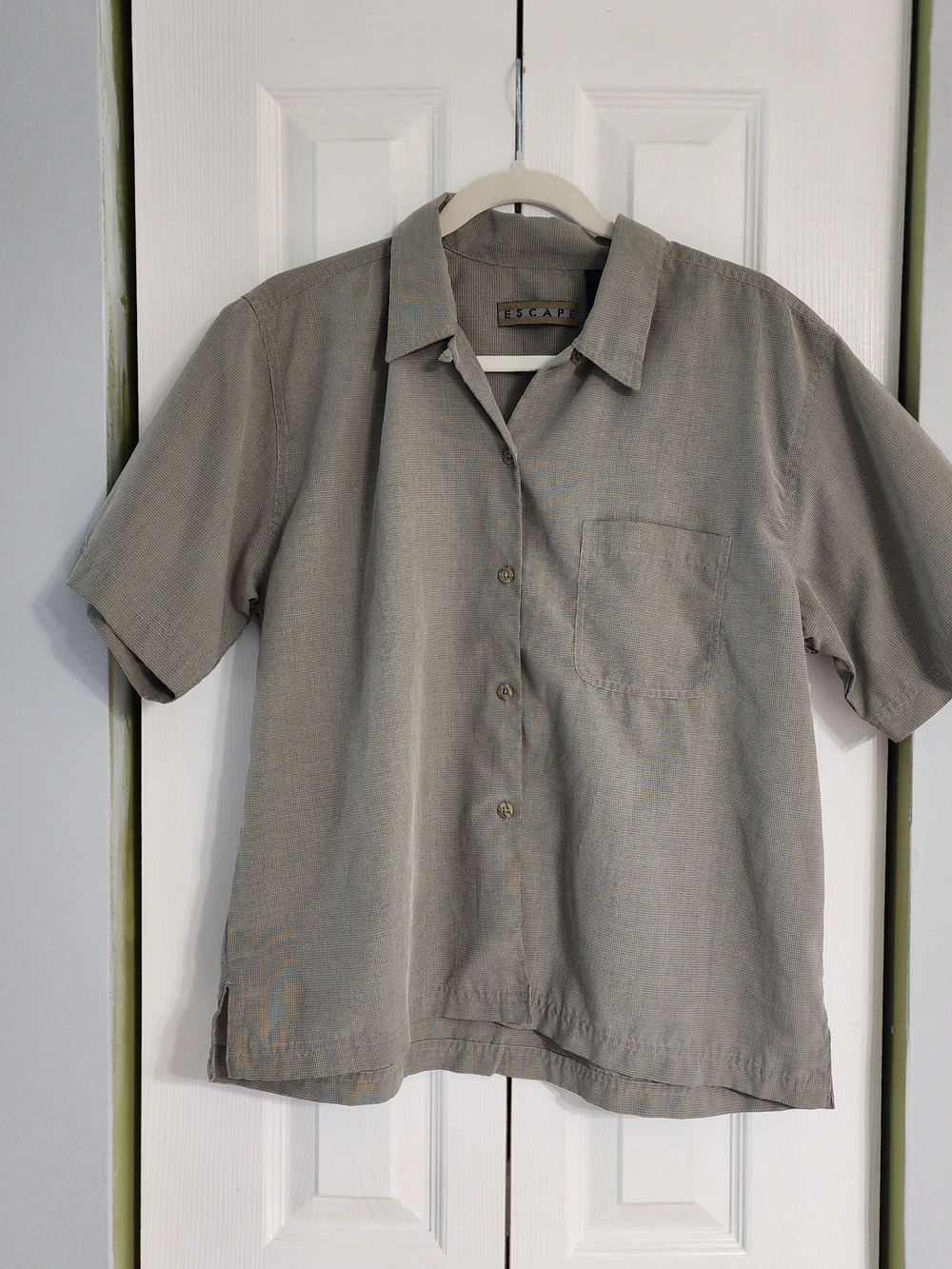ESCAPE Men's Short-Sleeve Casual Button-Down Shirt in Light Gray Size L